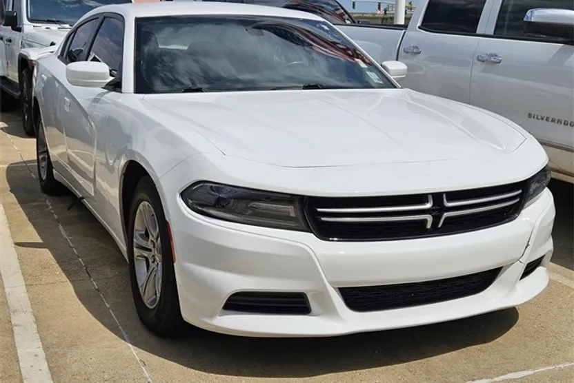 2016 Dodge Charger SE photo 1