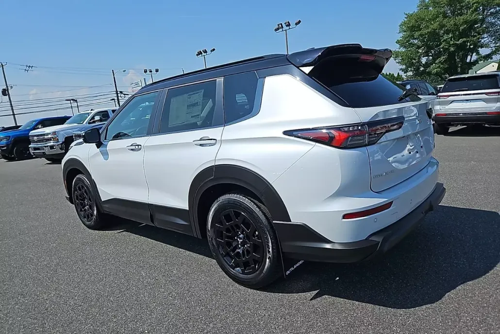 2025 Mitsubishi Outlander SE Ralliart photo 1