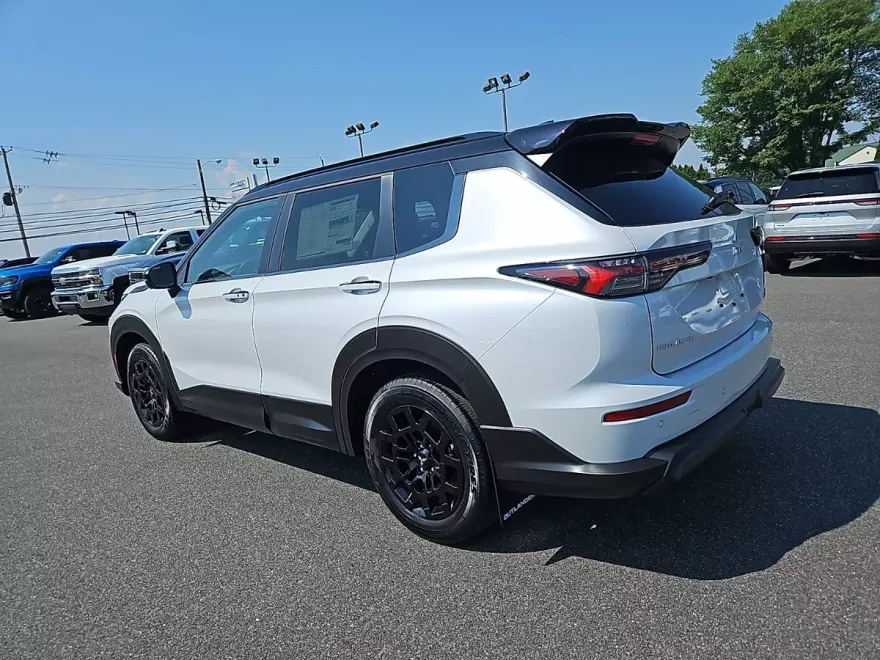 2025 Mitsubishi Outlander SE Ralliart photo 1