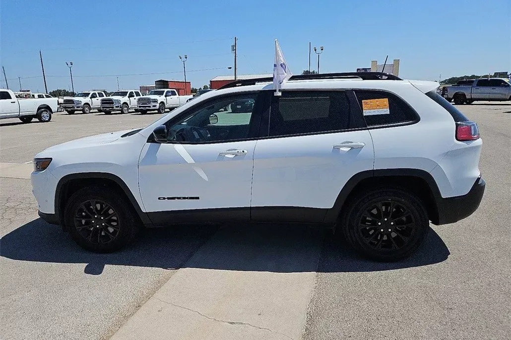 2023 Jeep Cherokee Altitude Lux photo 1