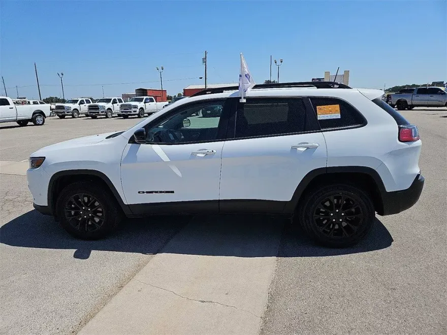 2023 Jeep Cherokee Altitude Lux photo 1