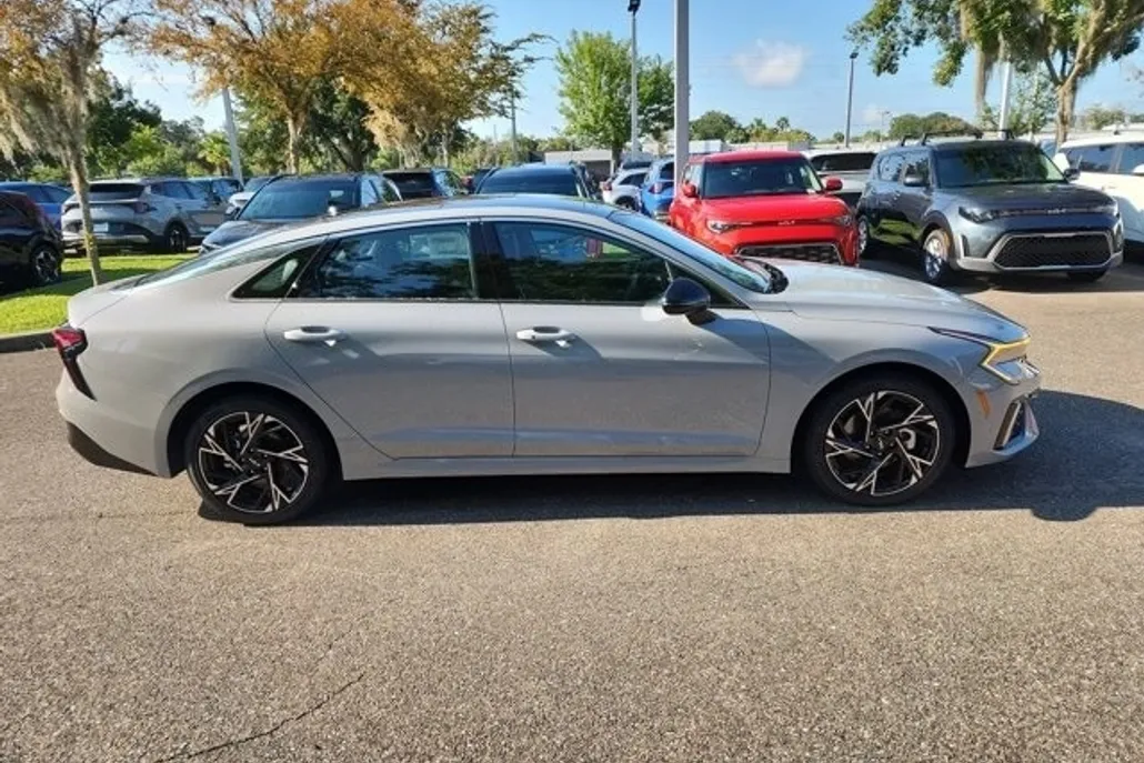 2025 Kia K5 GT-Line photo 1