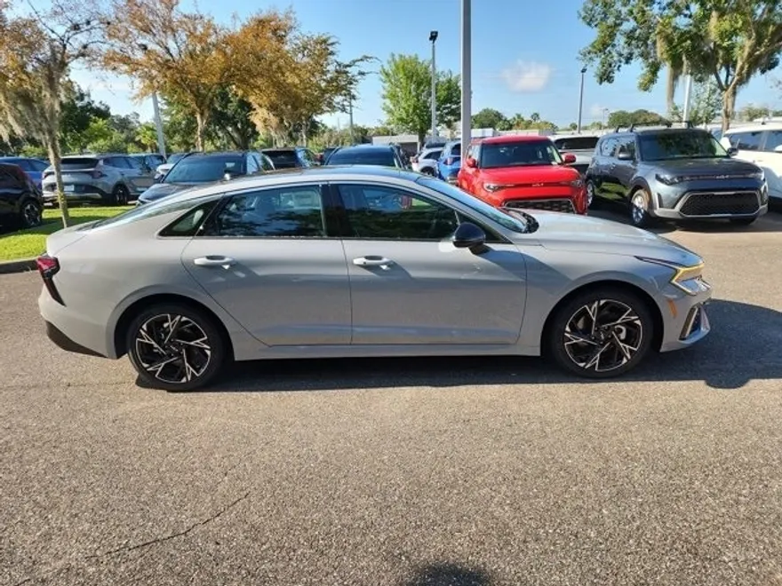 2025 Kia K5 GT-Line photo 1