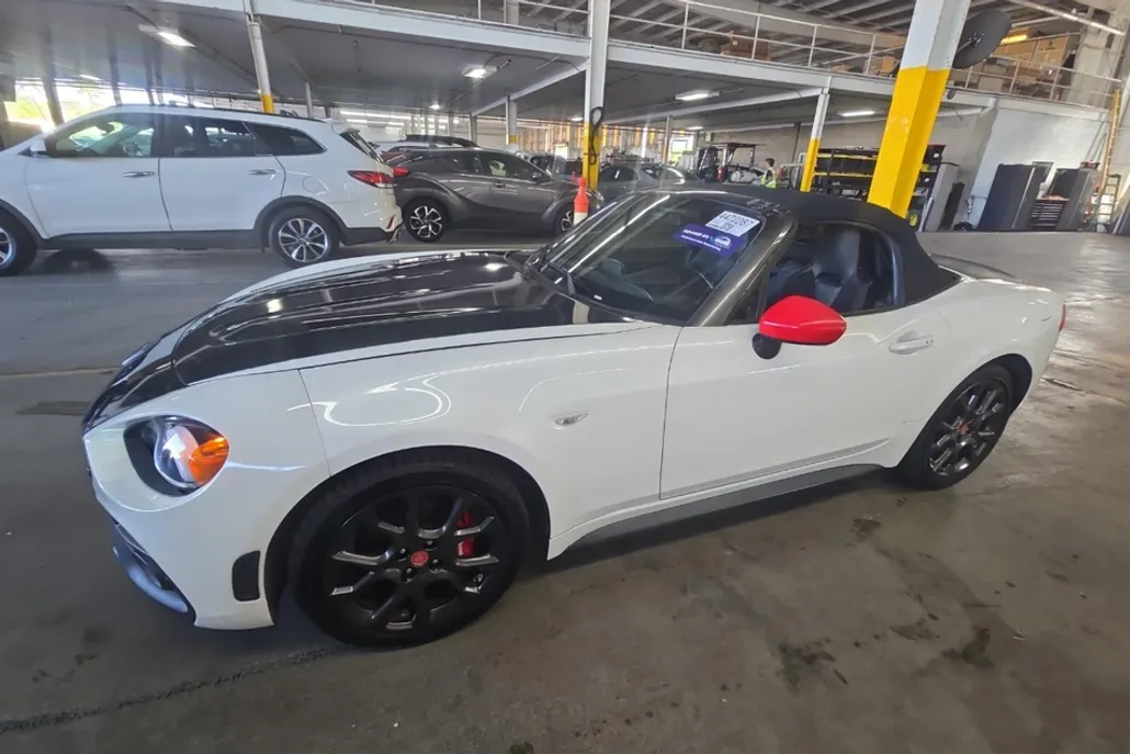 2018 Fiat 124 Spider Abarth photo 1