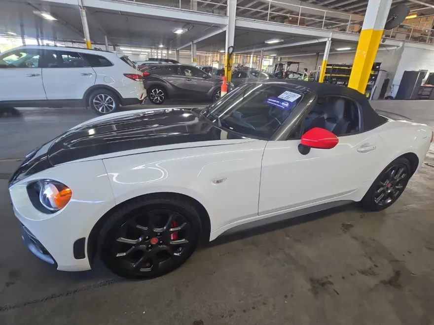 2018 Fiat 124 Spider Abarth photo 1
