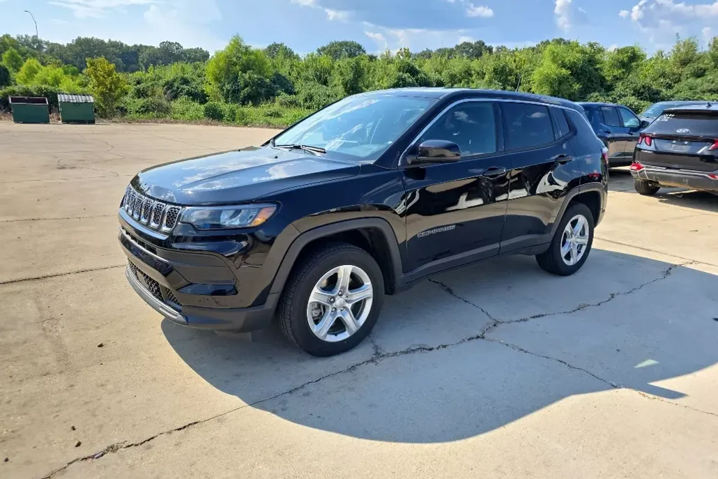 2023 Jeep Compass Sport photo 1
