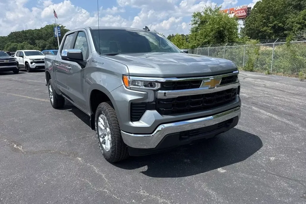 2025 Chevrolet Silverado 1500 LT photo 1