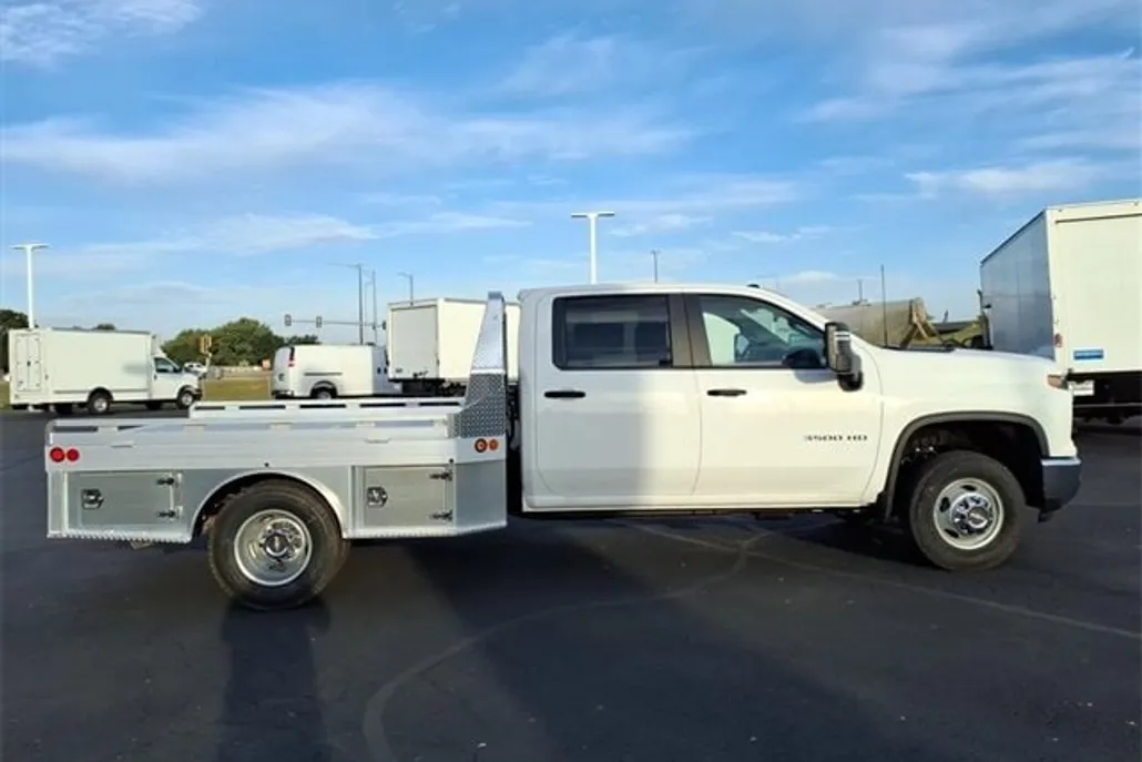2025 Chevrolet Silverado 3500HD Work Truck photo 1