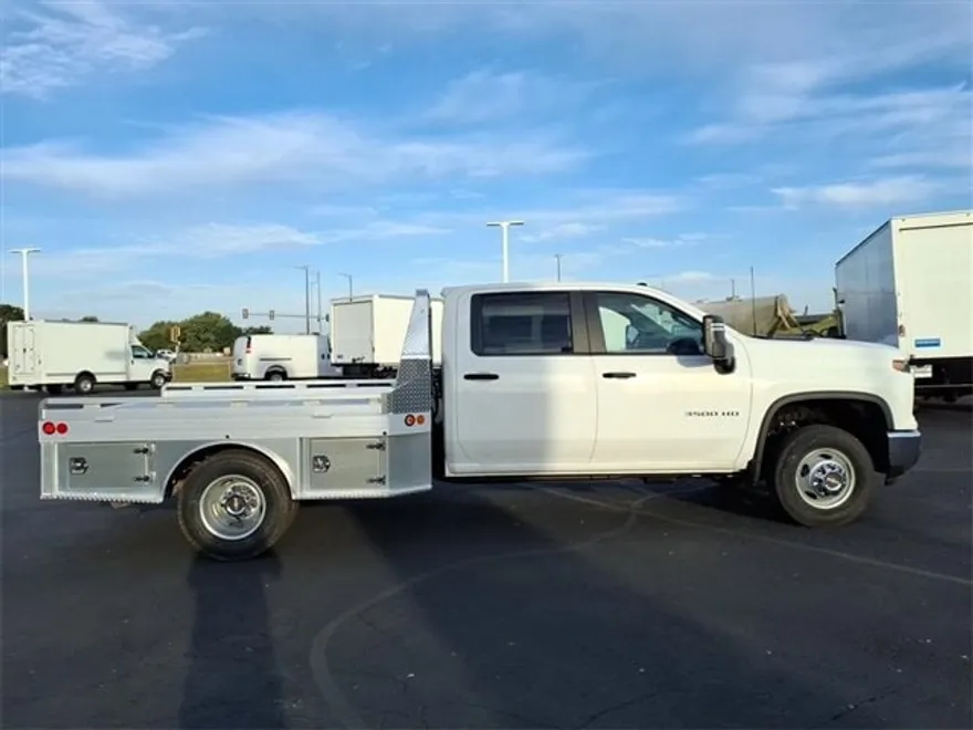 2025 Chevrolet Silverado 3500HD Work Truck photo 1