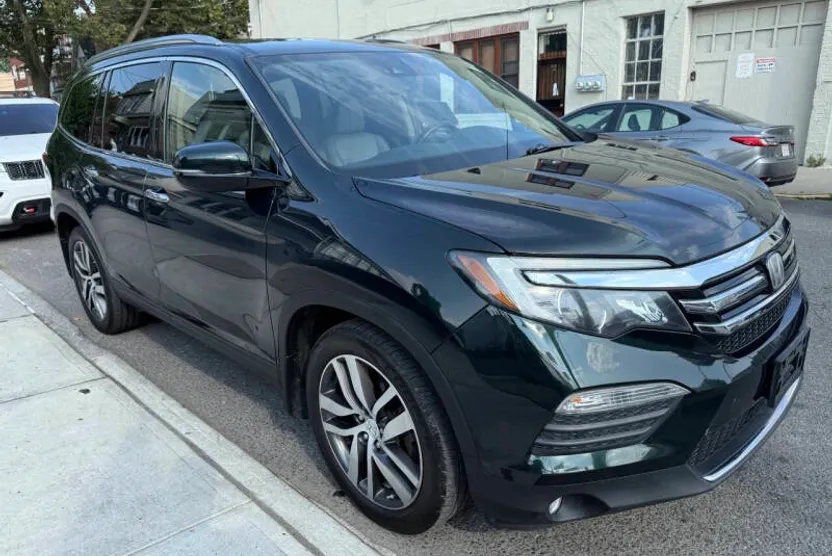 2016 Honda Pilot Elite photo 1