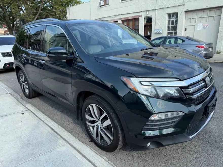 2016 Honda Pilot Elite photo 1