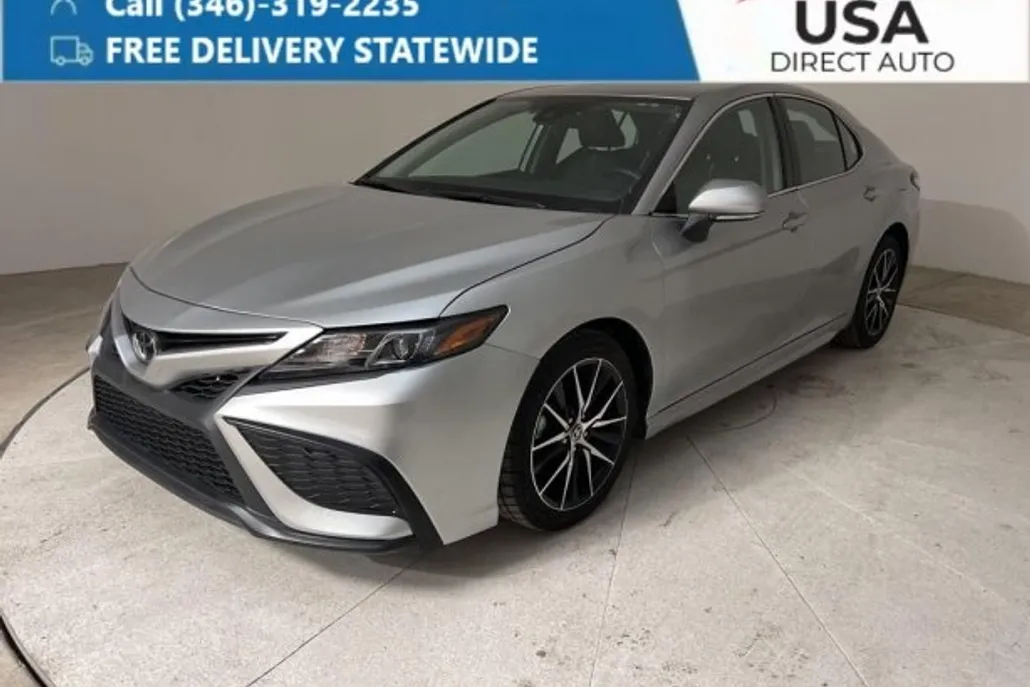 2024 Toyota Camry SE photo 1