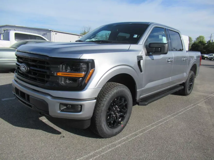 2025 Ford F-150 XLT photo 1