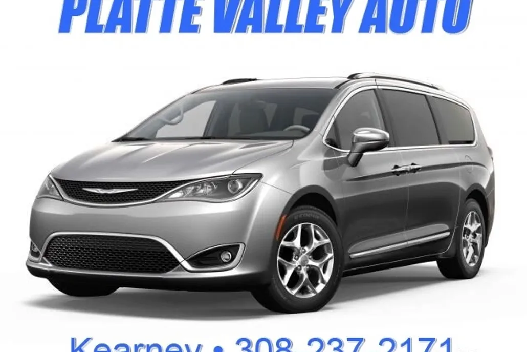 2017 Chrysler Pacifica LX photo 1
