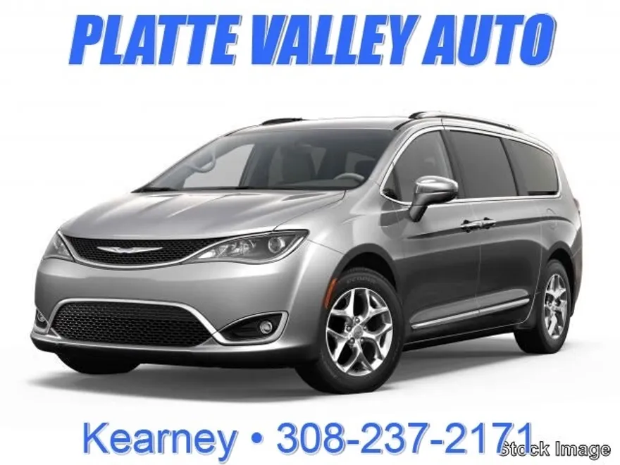 2017 Chrysler Pacifica LX photo 1