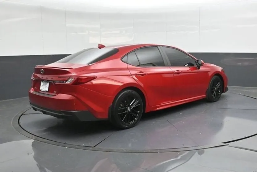 2025 Toyota Camry SE photo 1