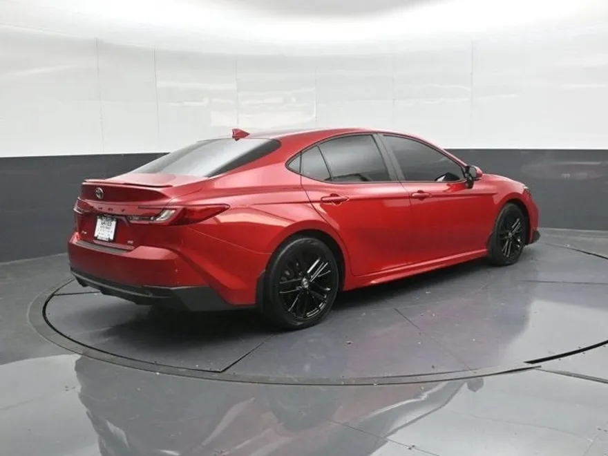 2025 Toyota Camry SE photo 1