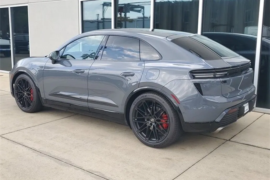 2025 Porsche Macan Electric Turbo photo 1