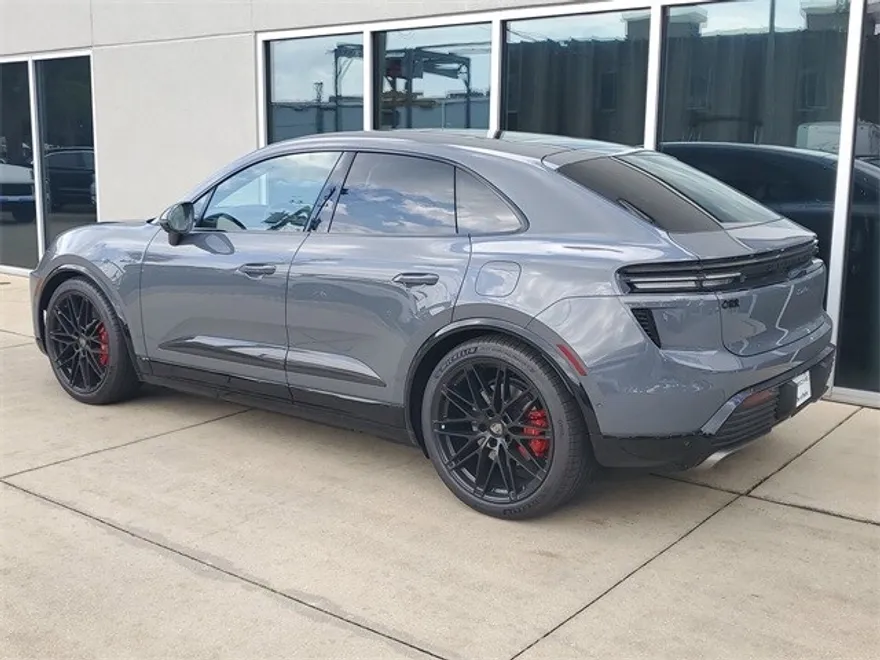 2025 Porsche Macan Electric Turbo photo 1