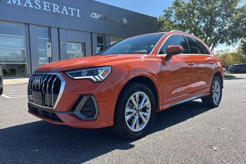 2024 Audi Q3 45 TFSI S line Premium photo 1