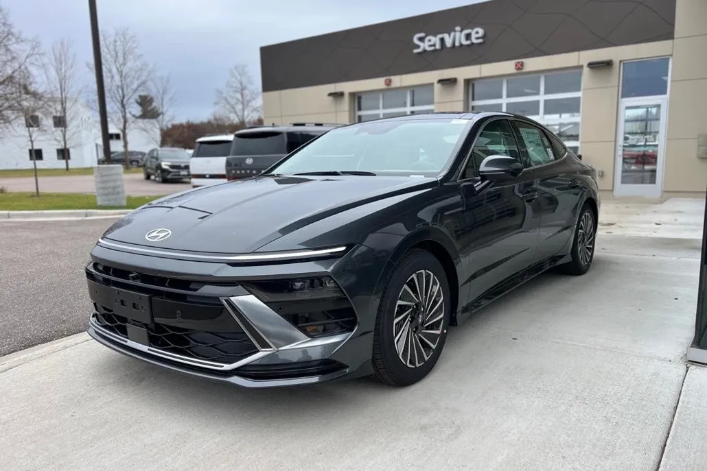 2025 Hyundai Sonata Hybrid Limited photo 1