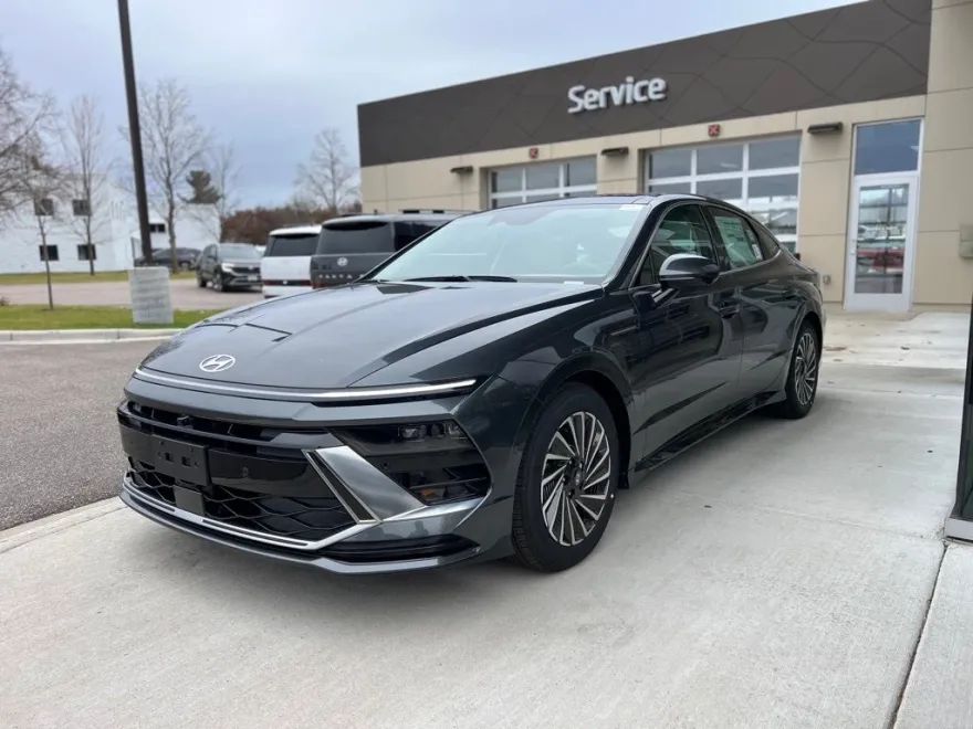 2025 Hyundai Sonata Hybrid Limited photo 1