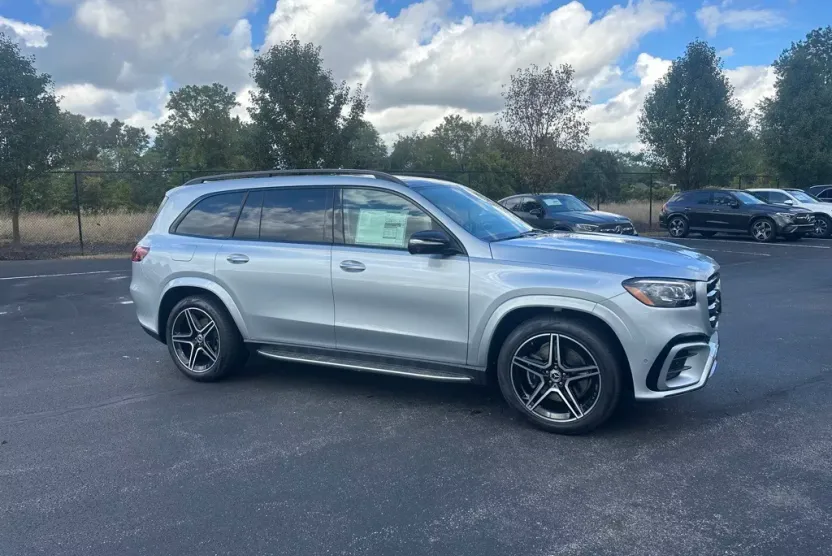 2026 Mercedes Benz GLS 450 4MATIC photo 1