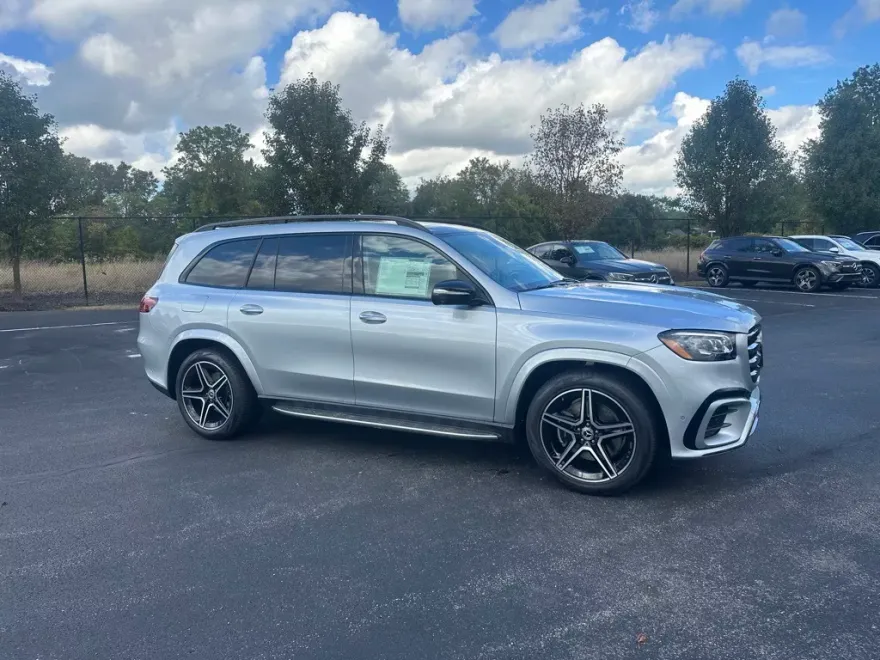 2026 Mercedes Benz GLS 450 4MATIC photo 1