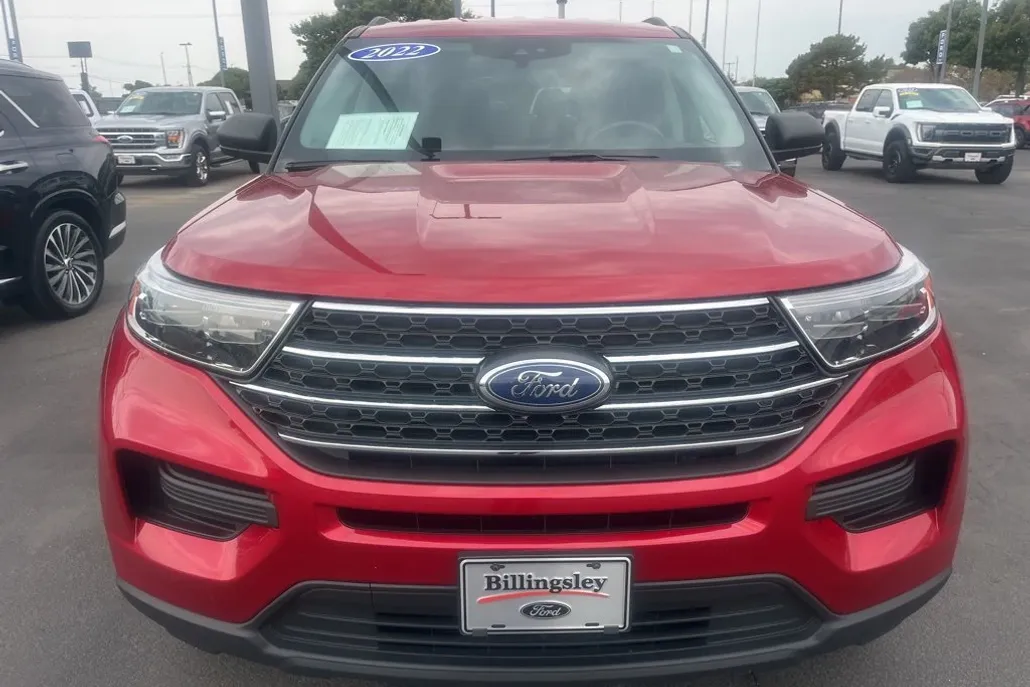 2022 Ford Explorer XLT photo 1