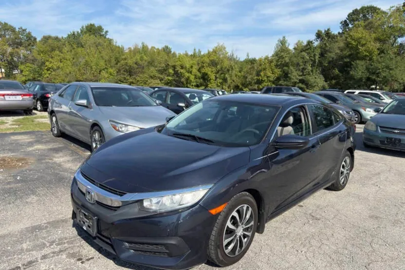 2018 Honda Civic LX photo 1