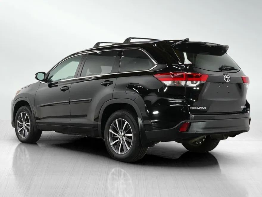 2017 Toyota Highlander XLE photo 1