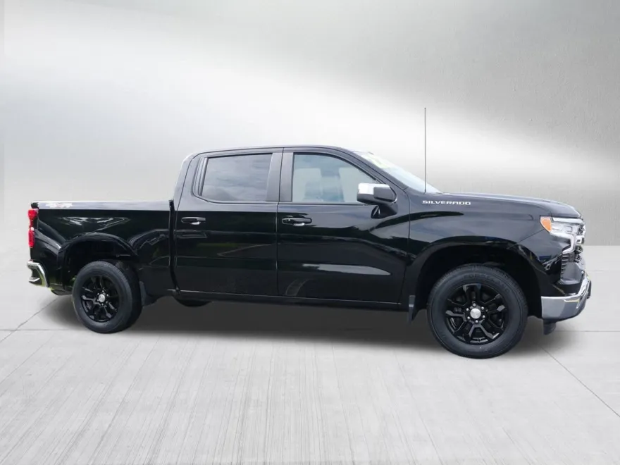2022 Chevrolet Silverado 1500 LT photo 1