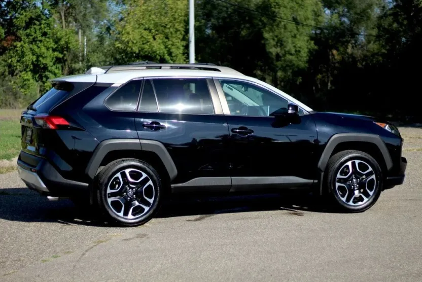 2019 Toyota RAV4 Adventure Premium photo 1