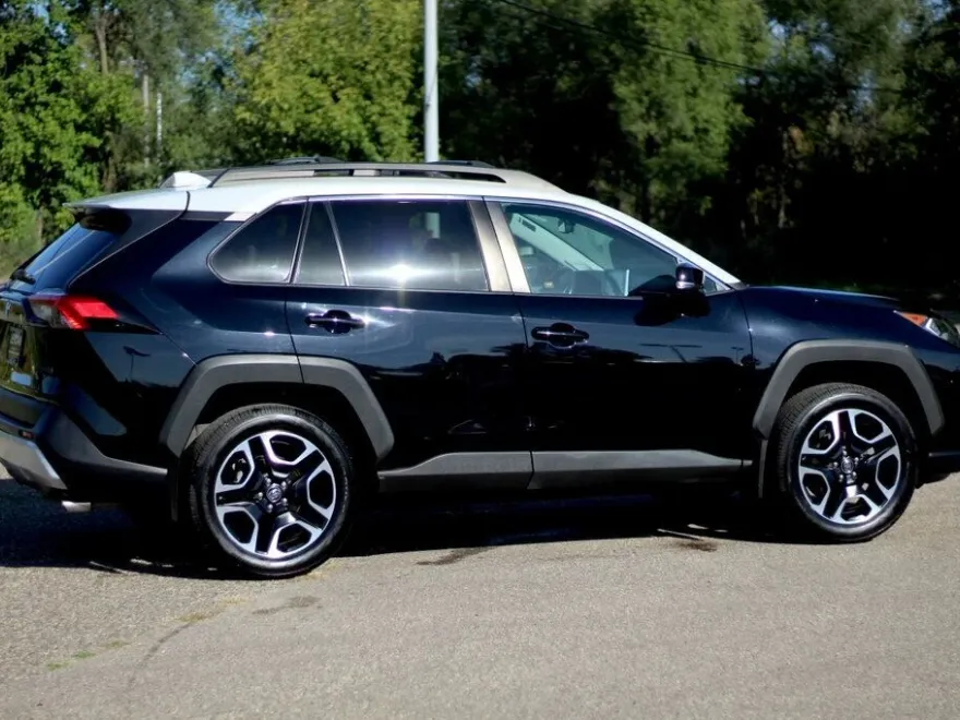 2019 Toyota RAV4 Adventure Premium photo 1