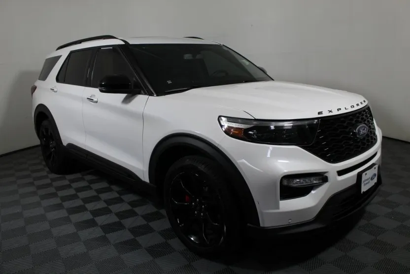 2023 Ford Explorer ST photo 1