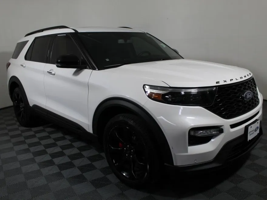 2023 Ford Explorer ST photo 1