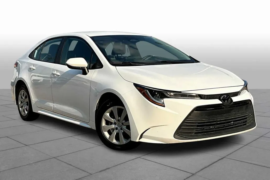 2024 Toyota Corolla LE photo 1