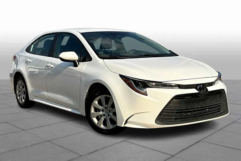 2024 Toyota Corolla LE photo 1