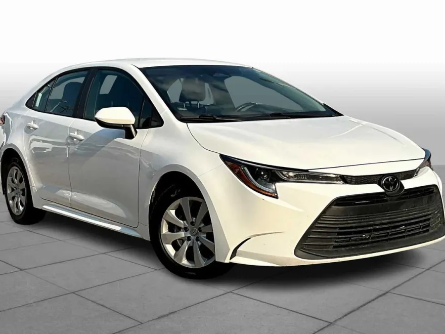 2024 Toyota Corolla LE photo 1