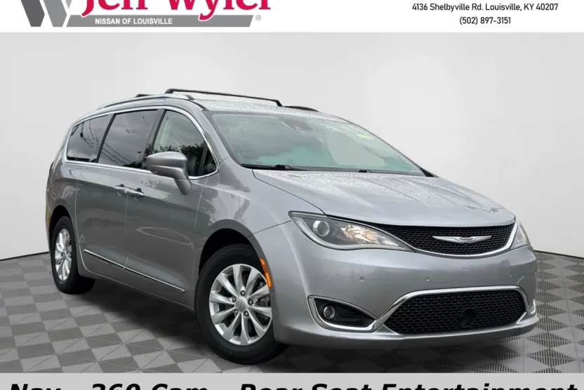 2018 Chrysler Pacifica Touring Plus photo 1
