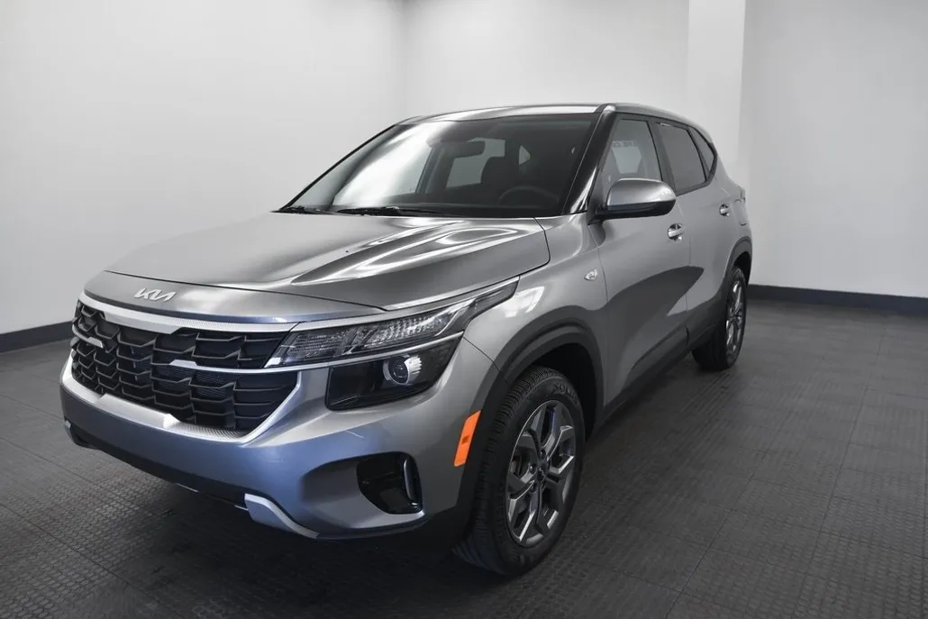 2024 Kia Seltos LX photo 1