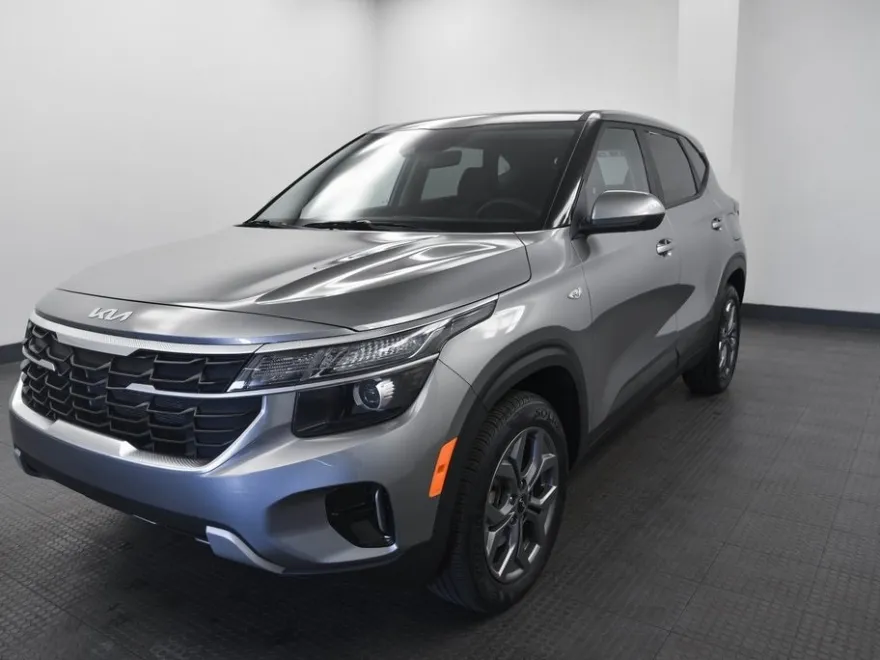 2024 Kia Seltos LX photo 1