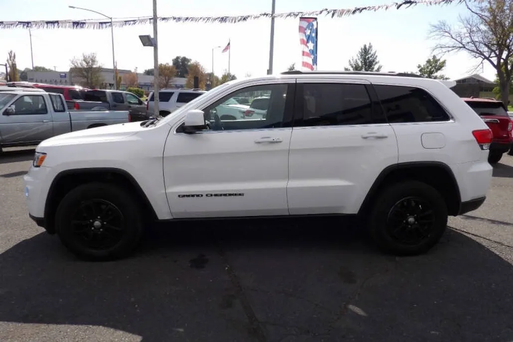 2019 Jeep Grand Cherokee Laredo E photo 1