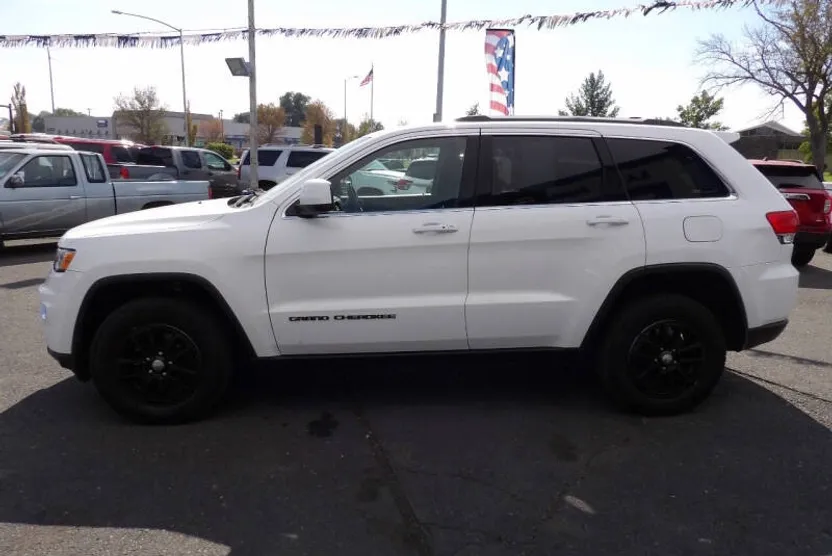 2019 Jeep Grand Cherokee Laredo E photo 1