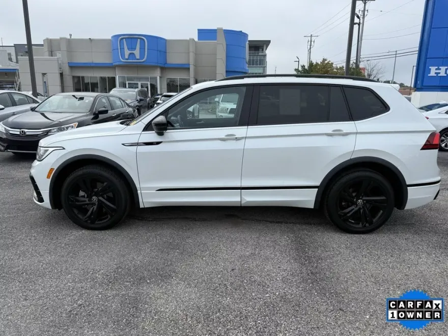 2023 Volkswagen Tiguan SE R-Line Black photo 1
