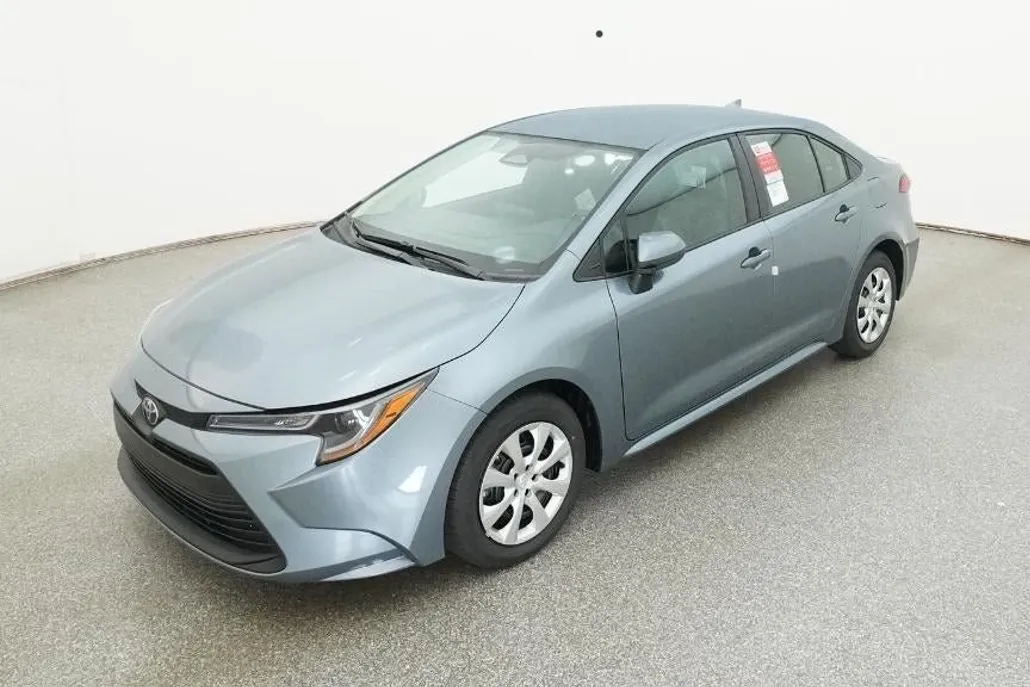 2025 Toyota Corolla LE photo 1