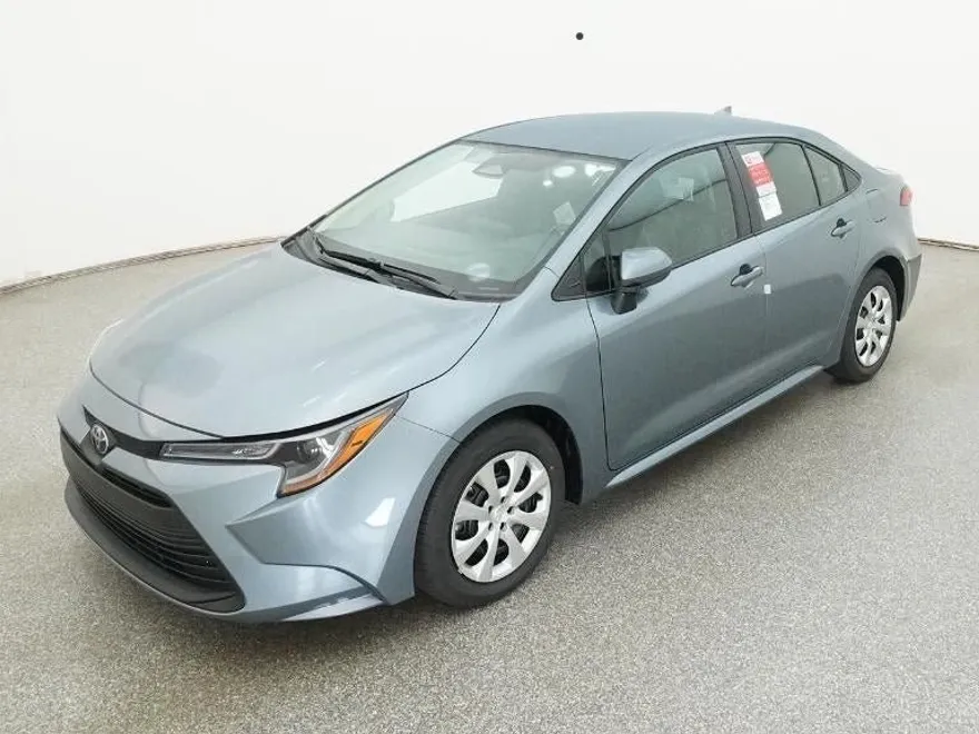 2025 Toyota Corolla LE photo 1