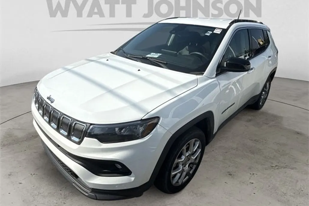 2022 Jeep Compass Latitude Lux photo 1