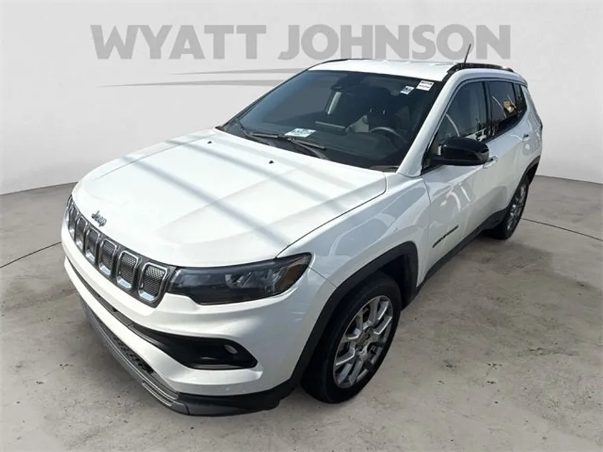 2022 Jeep Compass Latitude Lux photo 1