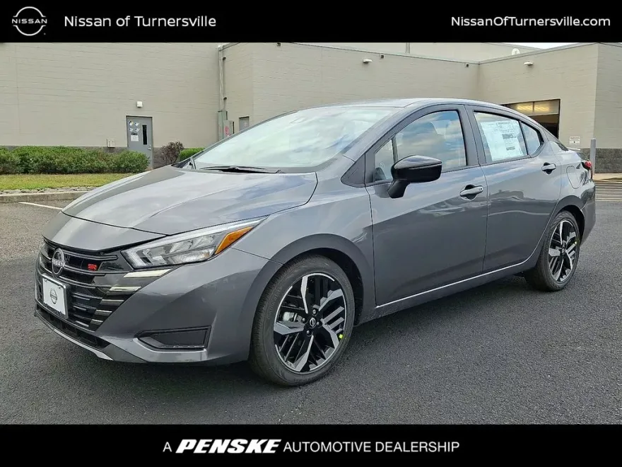 2025 Nissan Versa 1.6 SR photo 1